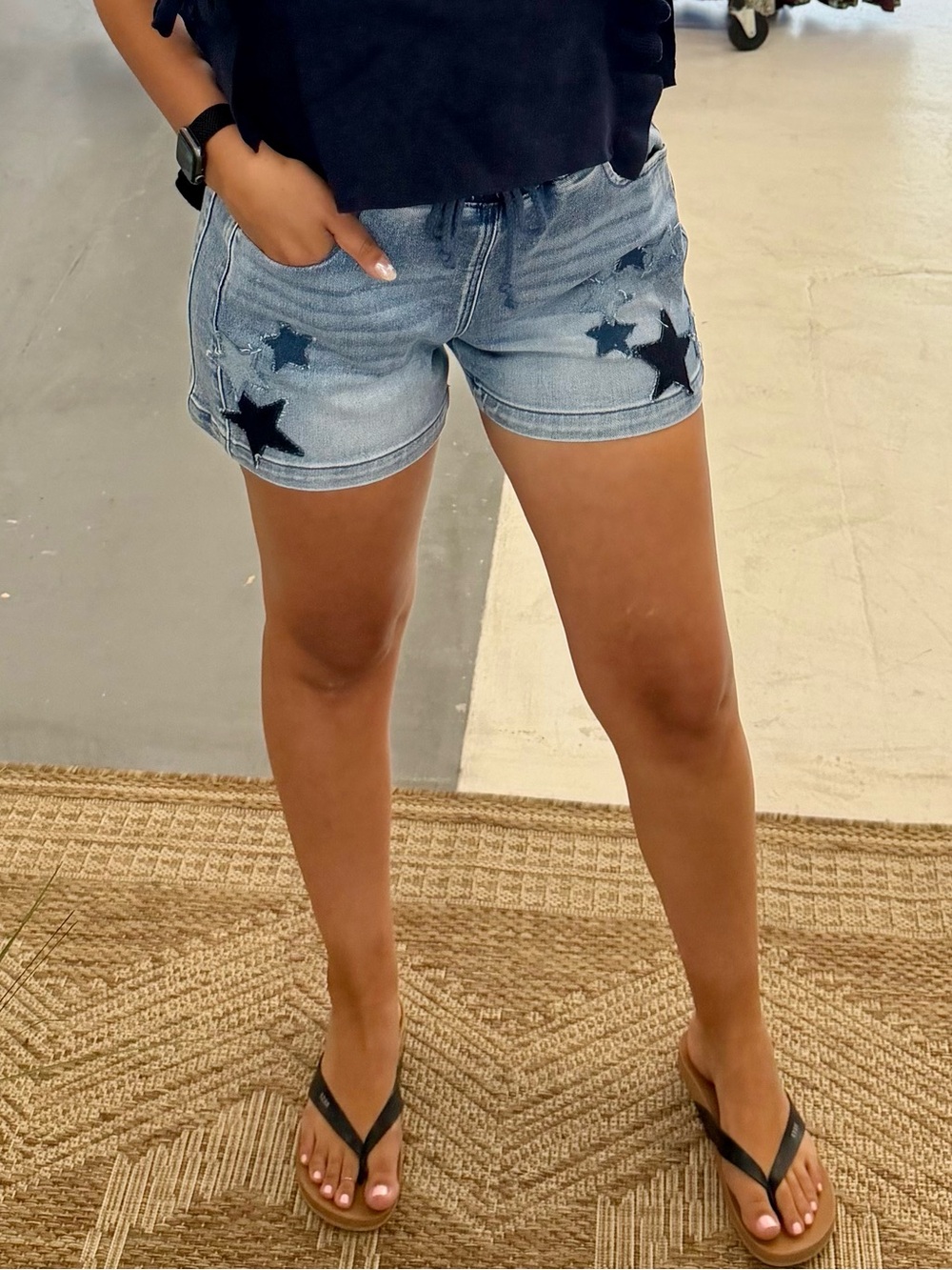 Women's Light Wash Star Appliqué Jean Shorts